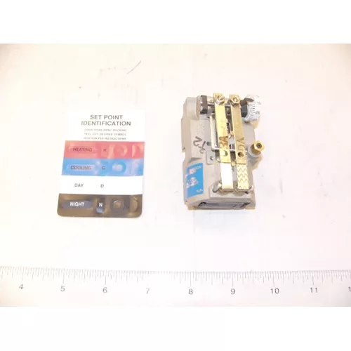 Johnson Controls T-4752-202 Pneumatic Heating-Cooling Thermostat