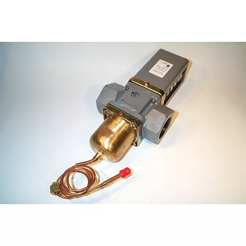 Johnson Controls V46AE-1 1-1/4" NPT 70–260 PSI Water Regulating Valve