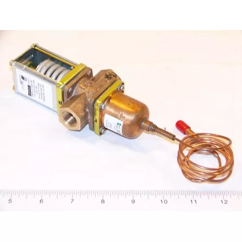 Johnson Controls V46DA-7 Pressure Actuated Water Regulating Valve, 3/8" NPT, 30" Capillary, Open on Rise