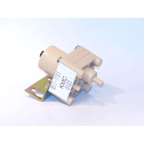 KMC Controls RCC-1101 Pneumatic Reversing Relay, 9 lb, with Mounting Bracket