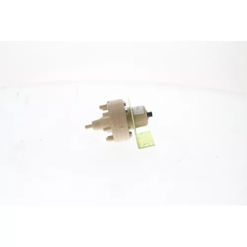 KMC Controls RCC-1504 Reversing Relay, 9 psig Changeover, with Bracket